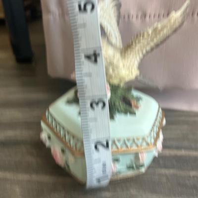 Lauraâ€™s them music box