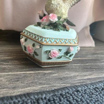 Lauraâ€™s them music box