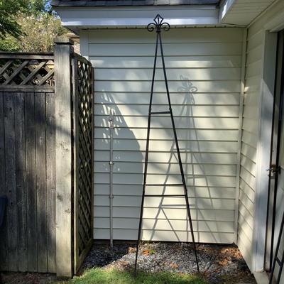 O1282 Large 8' Iron Topiary