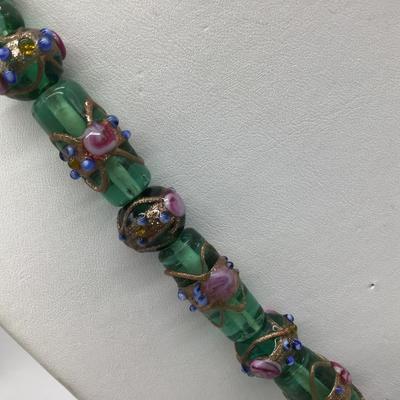 Gorgeous Vintage Style Art Glass Necklace