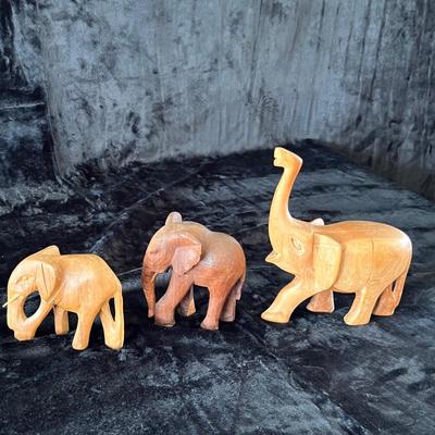 Small Wood Carved Animals and