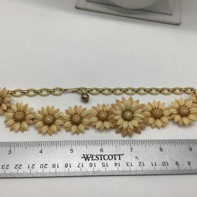 Vintage CORO  DAISY FLOWERS Necklace & Earring clip)