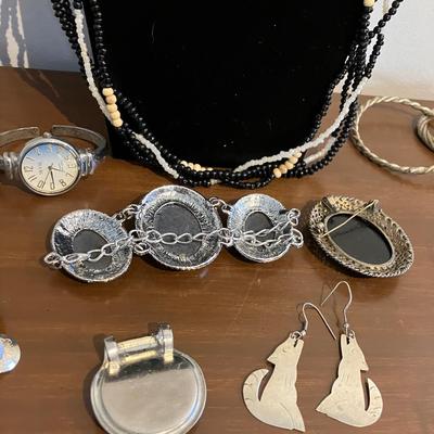 19 piece vintage boutique jewelry silver metal lot