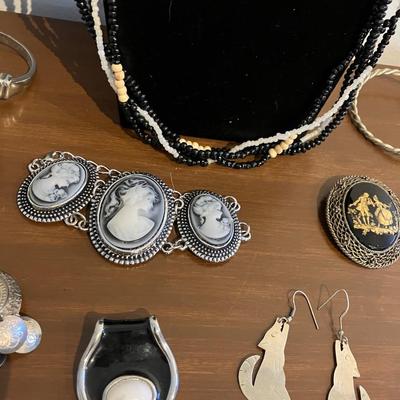 19 piece vintage boutique jewelry silver metal lot