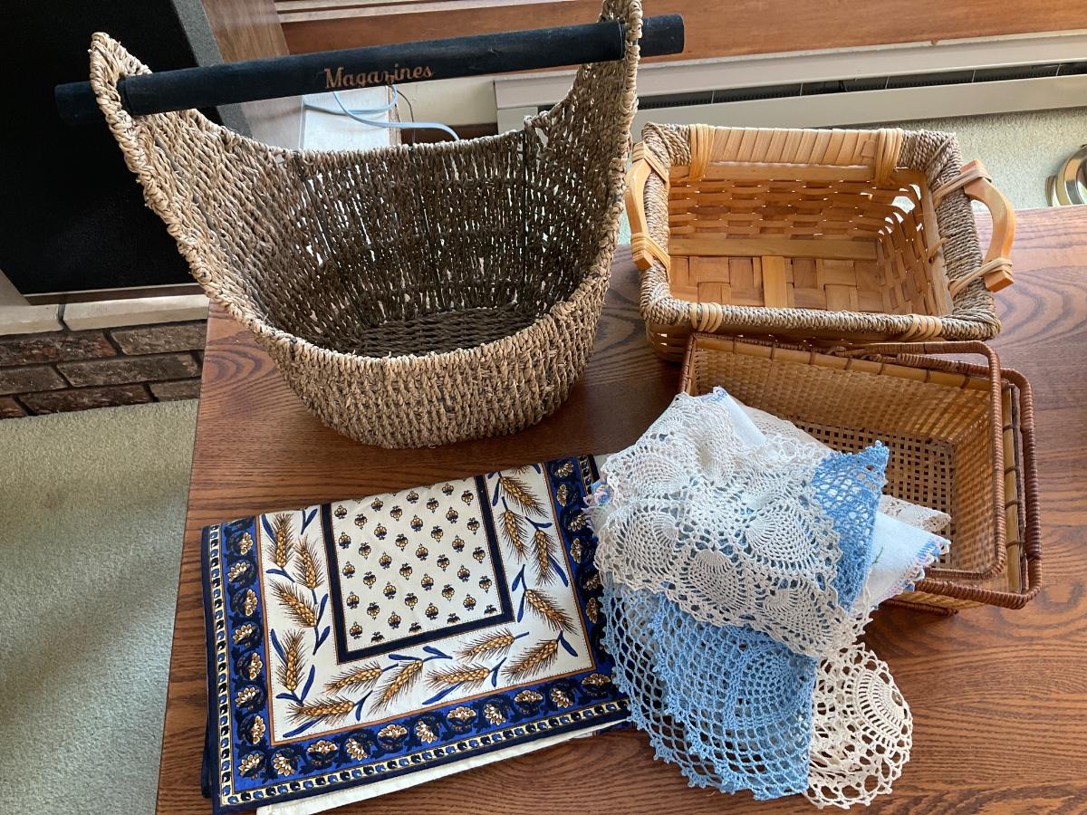 Baskets & doilies