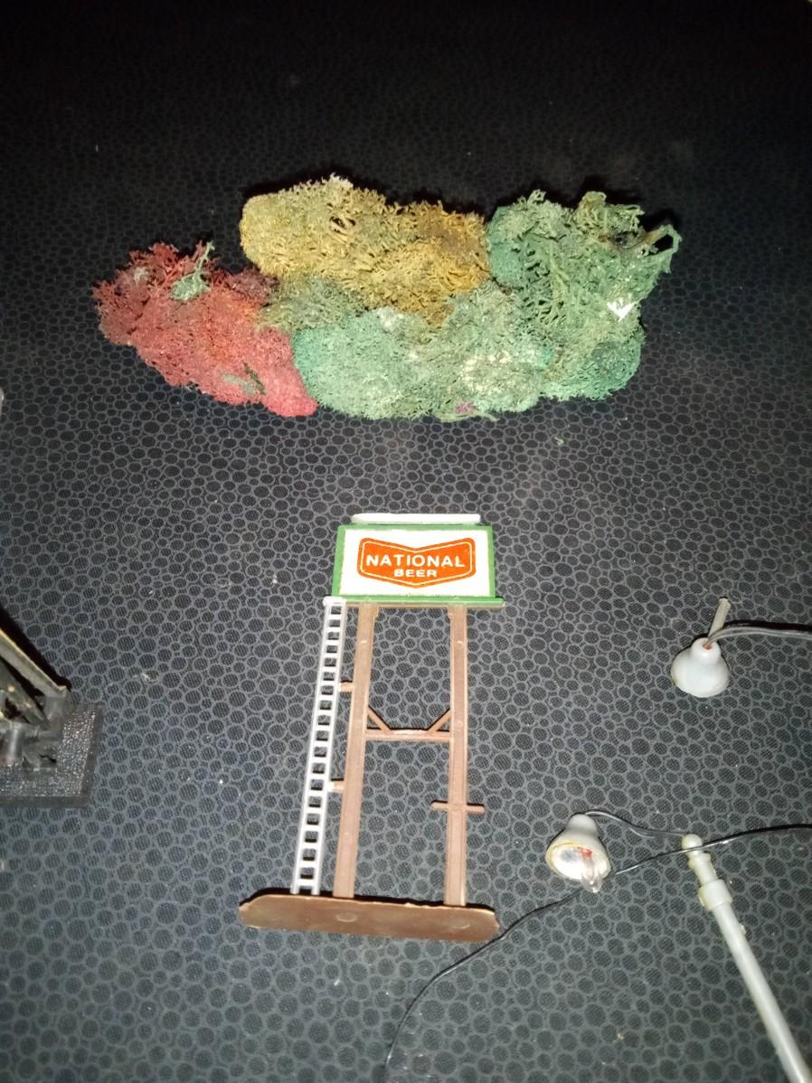 LOT 168 N SCALE MODEL RAILROAD ACCESSORIES