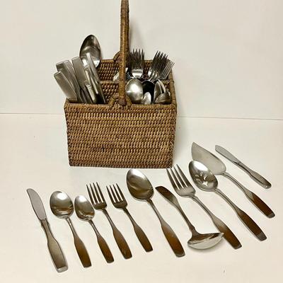 LOT 233  COMMUNITY STAINLESS FLATWARE W/SERVING PIECES BASKET CADDY
