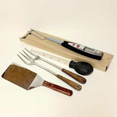 LOT 235 MEAT THERMOMETER & OTHER KITCHEN TOOLS