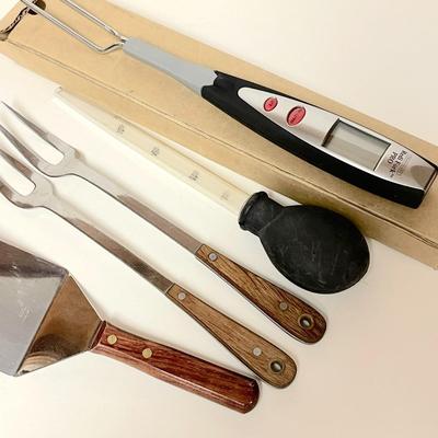LOT 235 MEAT THERMOMETER & OTHER KITCHEN TOOLS