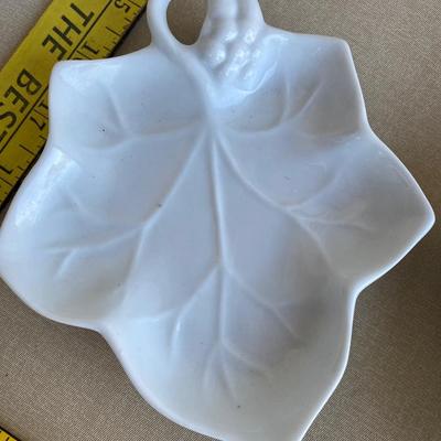 Set of three leaf dishes