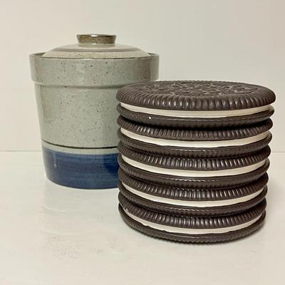 LOT 244  VINTAGE KITCHEN COUNTRY LIDDED CROCK & OREO COOKIE STACK JAR