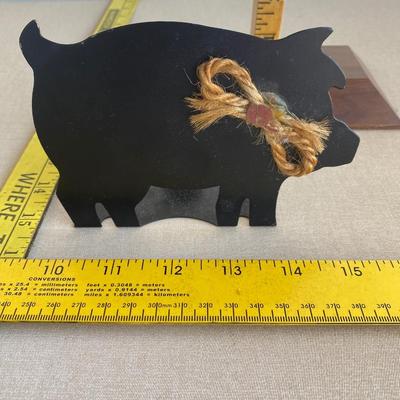 Metal pig candleholder