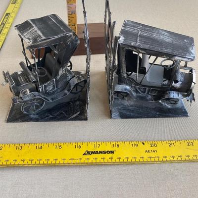 Metal classic car bookends