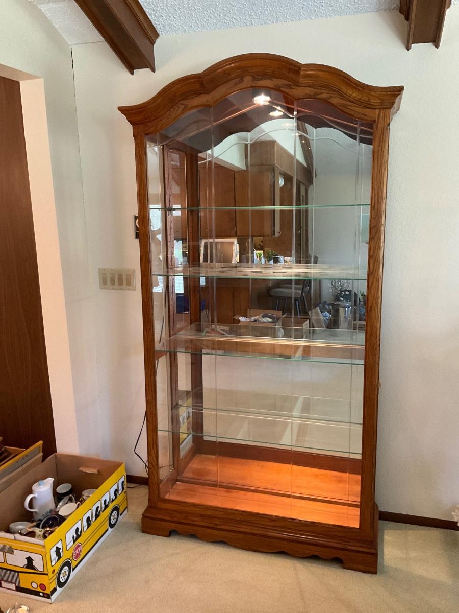 Howard Miller lighted display