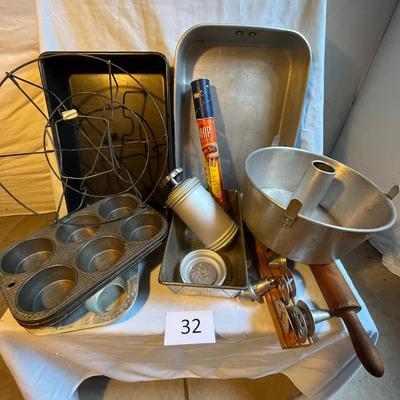 Lot of Vintage Cooking Ware