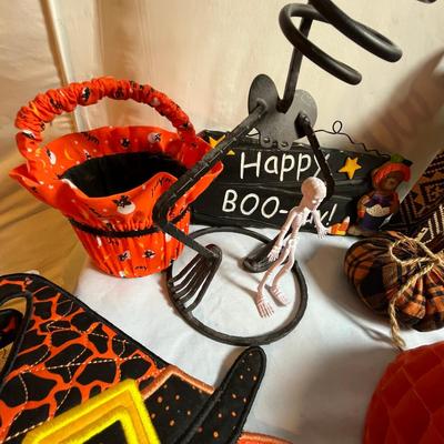 Flat of Halloween decor