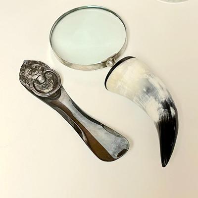 LOT 250  GROUP OF MENS ACCESSORIES INLAY WOOD BOXES STEIN HORN HANDLE MAGNIFIER LIONS HEAD SHOE HORN