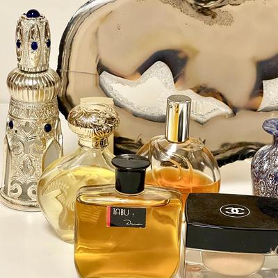LOT 251  VINTAGE GROUP OF LADIES PERFUMES JOY TABU L'AIR DU TEMPS CHANEL FOUNDATION GEODE ROCK SLICE