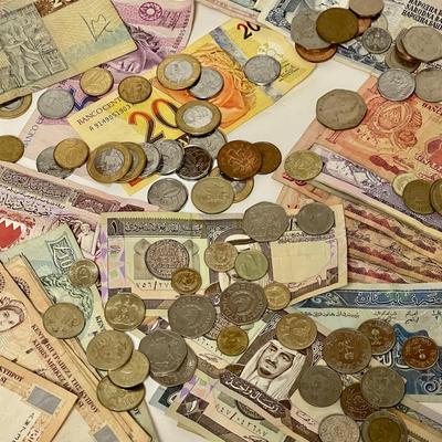 LOT 252  WORLD MONEY COINS & BANK NOTES EUROPE MIDDLE EAST SOUTH AMERICA