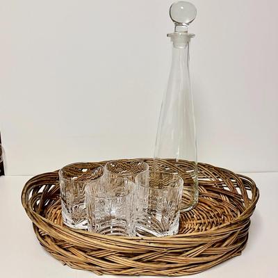 LOT 257   CLEAR GLASS DECANTER 4 ON THE ROCKS CRYSTAL GLASSES BASKET TRAY