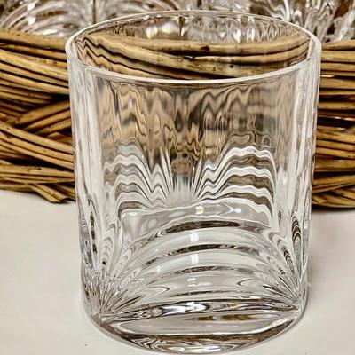 LOT 257   CLEAR GLASS DECANTER 4 ON THE ROCKS CRYSTAL GLASSES BASKET TRAY