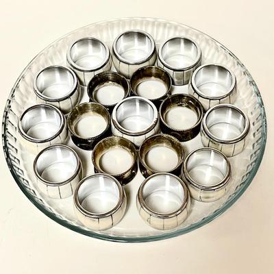 LOT 260  GROUP OF NAPKIN RINGS SILVER PLATE & FAUX BONE