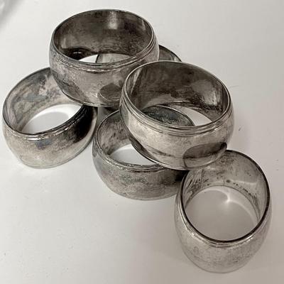 LOT 260  GROUP OF NAPKIN RINGS SILVER PLATE & FAUX BONE