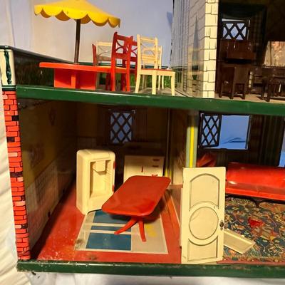 Marx Large sized Doll House w/ Dolls & Furniture