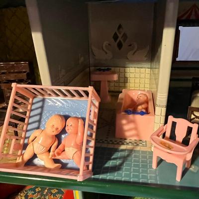 Marx Large sized Doll House w/ Dolls & Furniture