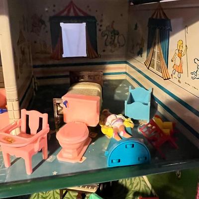 Marx Large sized Doll House w/ Dolls & Furniture