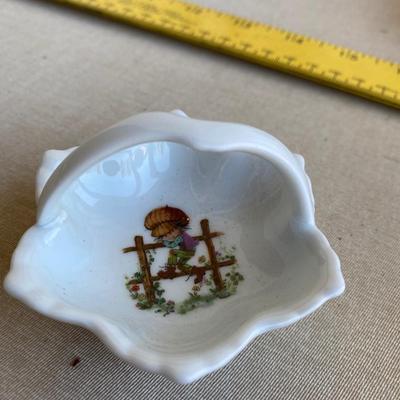 Assorted decorative items