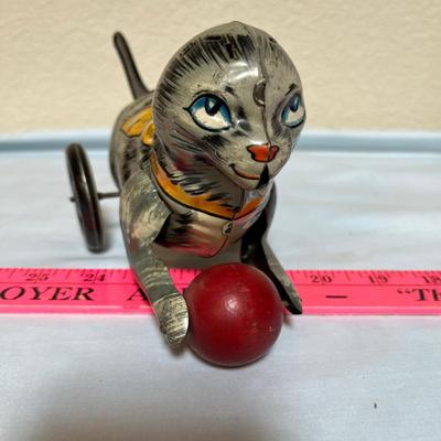 Tin cat pull toy