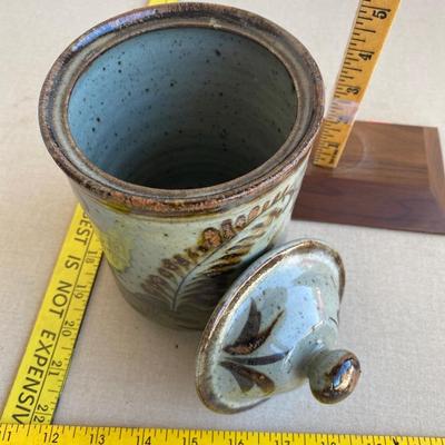 Stoneware jar with lid