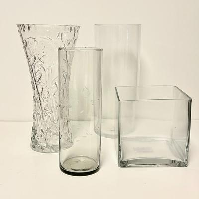 LOT 265  CLEAR GLASS FLOWER VASES