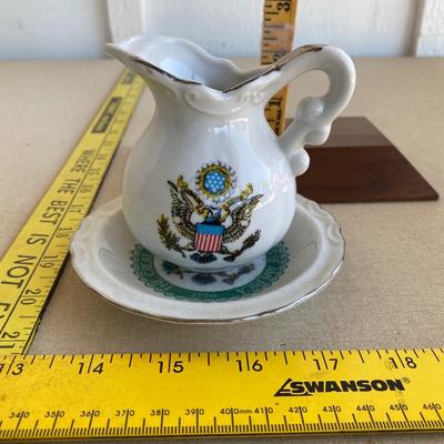 United States of America seal pitcher and bowl figurine