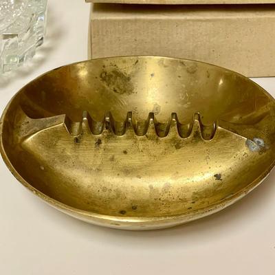 LOT 270  VINTAGE ASH TRAY COLLECTION CRYSTAL & BRASS