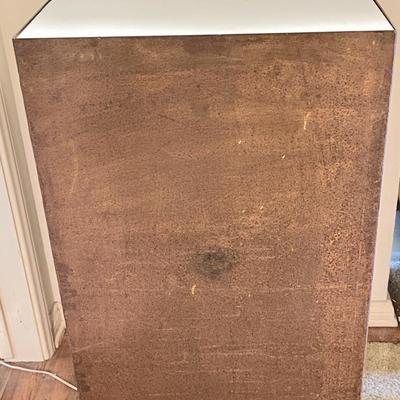 LOT 271   LIGHTED ART DISPLAY STAND PLEXIGLASS TOP DISTRESSED METAL