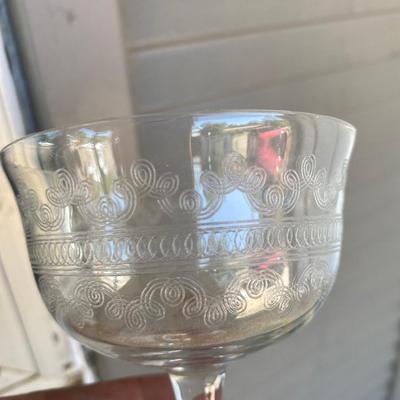 4 glass desert cups