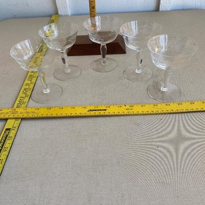 Set a five glass wine glass