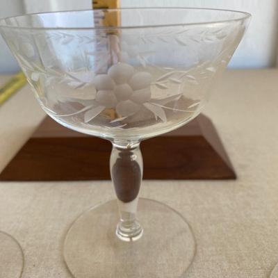 Set a five glass wine glass