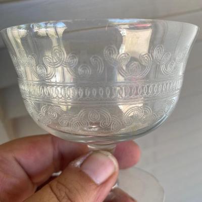4 glass desert cups