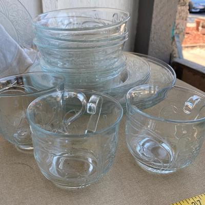 Service for four glass dinnerware set