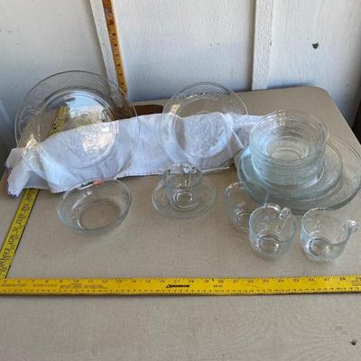 Service for four glass dinnerware set