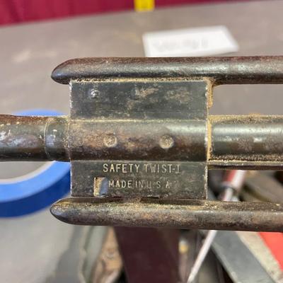 Safety wire pliers