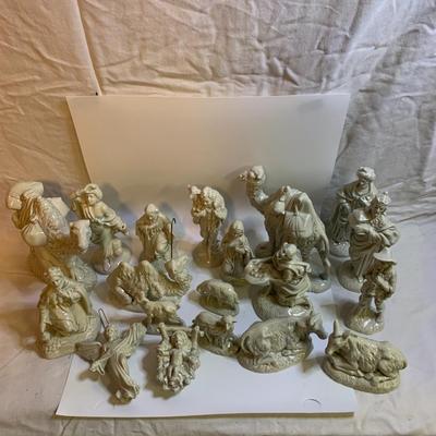 Vintage Creche Nativity Set 19 pieces