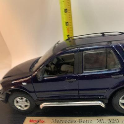 Mercedes-Benz ML 320 Model, 1:18, 1997 Special edition, Maisto Model - 12â€ x 5.5â€ x 4â€ approx