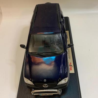 Mercedes-Benz ML 320 Model, 1:18, 1997 Special edition, Maisto Model - 12â€ x 5.5â€ x 4â€ approx