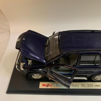 Mercedes-Benz ML 320 Model, 1:18, 1997 Special edition, Maisto Model - 12â€ x 5.5â€ x 4â€ approx
