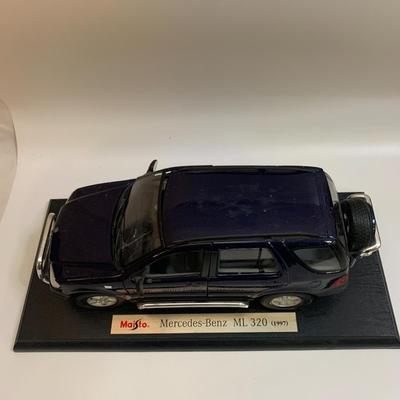 Mercedes-Benz ML 320 Model, 1:18, 1997 Special edition, Maisto Model - 12â€ x 5.5â€ x 4â€ approx