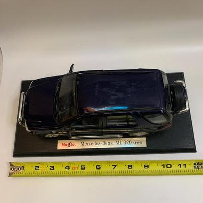 Mercedes-Benz ML 320 Model, 1:18, 1997 Special edition, Maisto Model - 12â€ x 5.5â€ x 4â€ approx